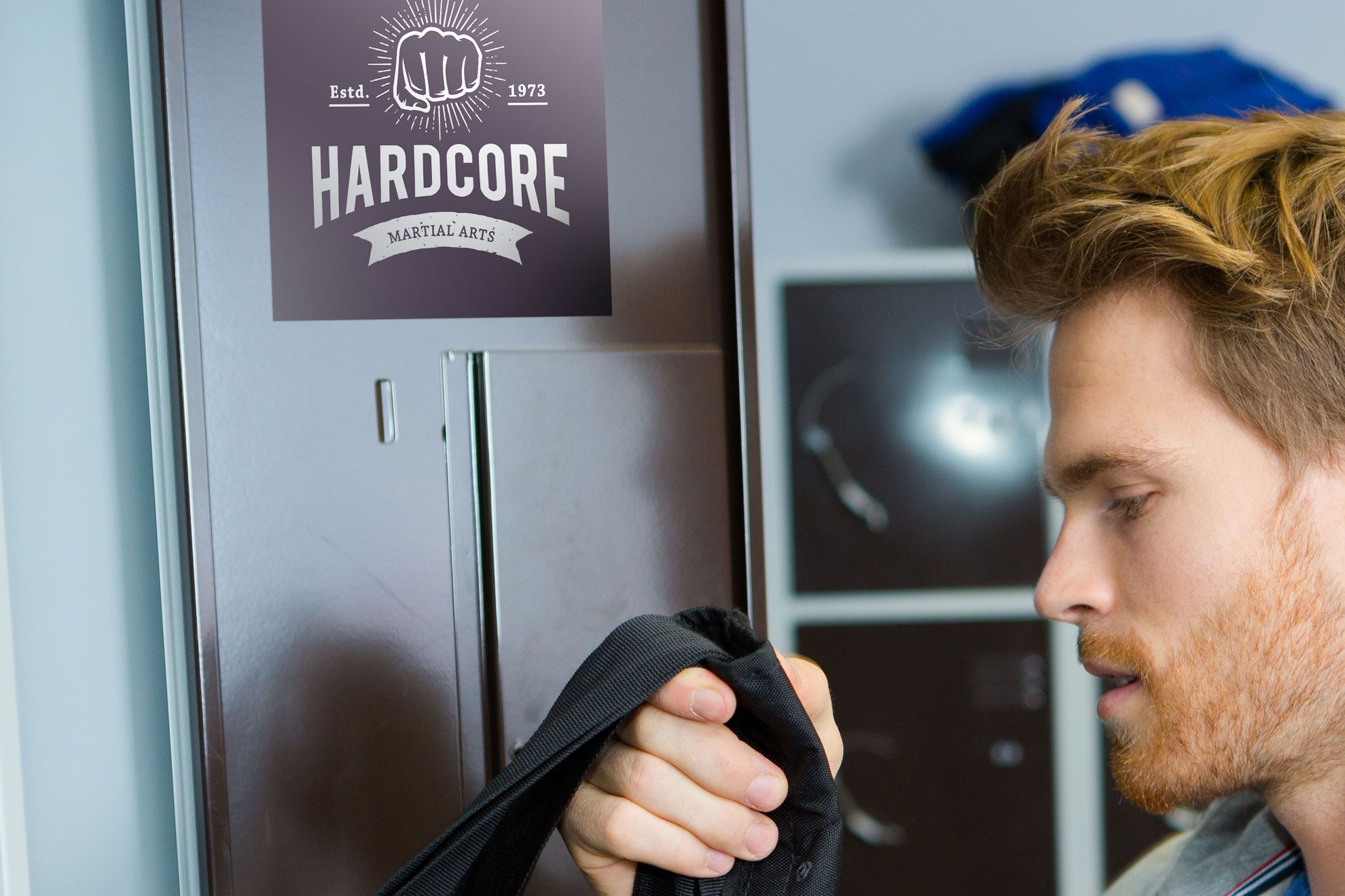 Questo adesivo quadrato presenta un audace design birra hardcore, perfetto per personalizzare bottiglie d'acqua, laptop e muri. Stampato su misura con finiture di alta qualità, è la soluzione decorativa ideale per bar, birrifici o branding personale. Ordina i tuoi adesivi quadrati personalizzati online e mostra il tuo stile unico.
