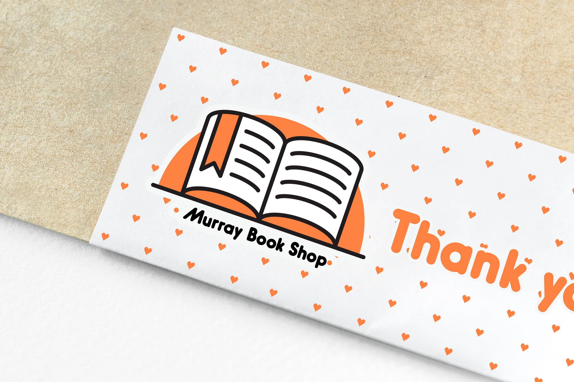 Adesivo rettangolare personalizzato con design ringraziamento per libreria e accenti arancioni. Perfetto per il branding, l'imballaggio e i regali ai clienti, questo adesivo di alta qualità mostra l'identità della tua azienda con un aspetto amichevole e memorabile. Crea i tuoi adesivi rettangolari personalizzati online con il servizio di stampa veloce di Sprint24.