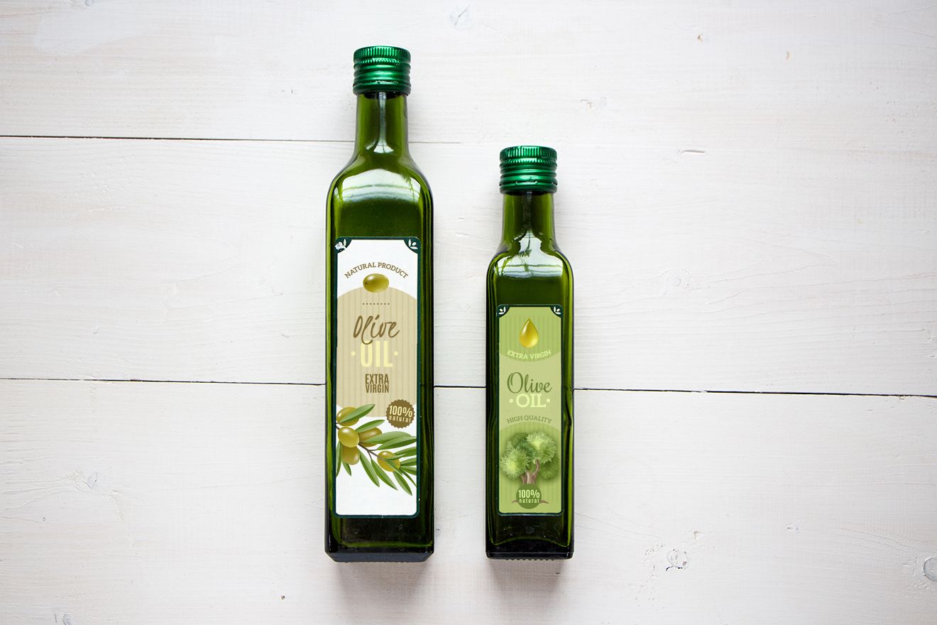 Bottiglie olio oliva vetro etichette personalizzate design eleganti rami di ulivo. Sprint24.
