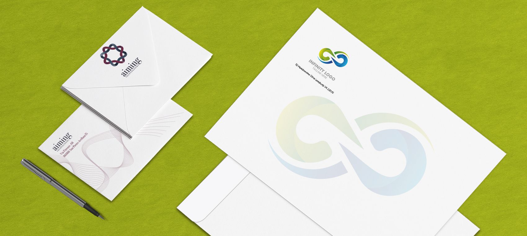 Buste bianche con logo personalizzato e design brandizzati. Opzioni finestra per direct mail e corrispondenza.