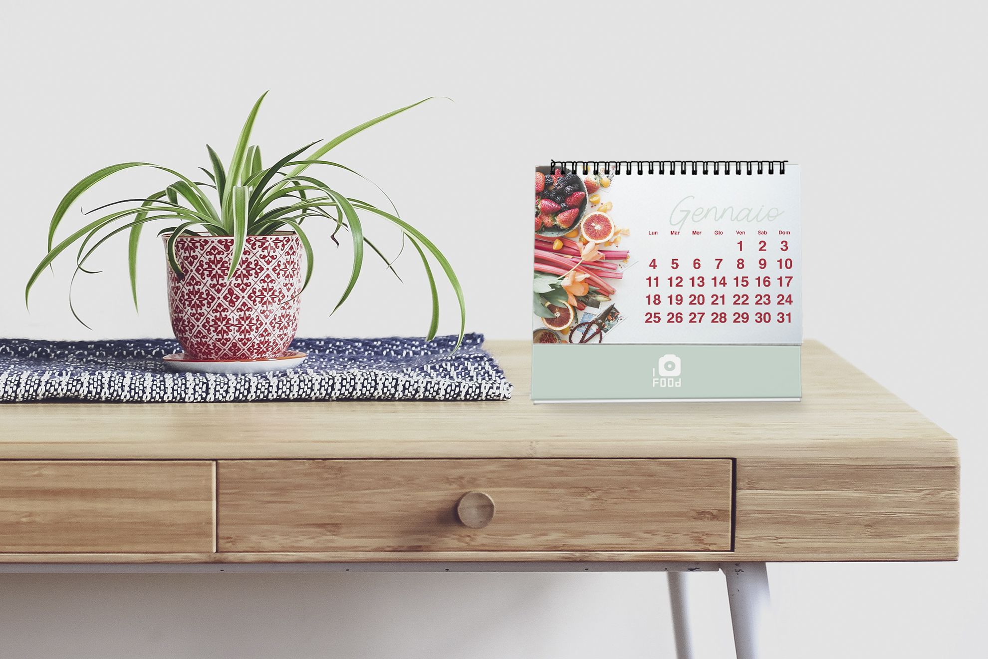 Scopri i calendari da scrivania personalizzati che combinano funzionalità ed estetica elegante. I nostri calendari personalizzati offrono stampa di qualità premium con vivaci design floreali, perfetti per organizzare il tuo spazio di lavoro e decorare il tuo ufficio a casa.