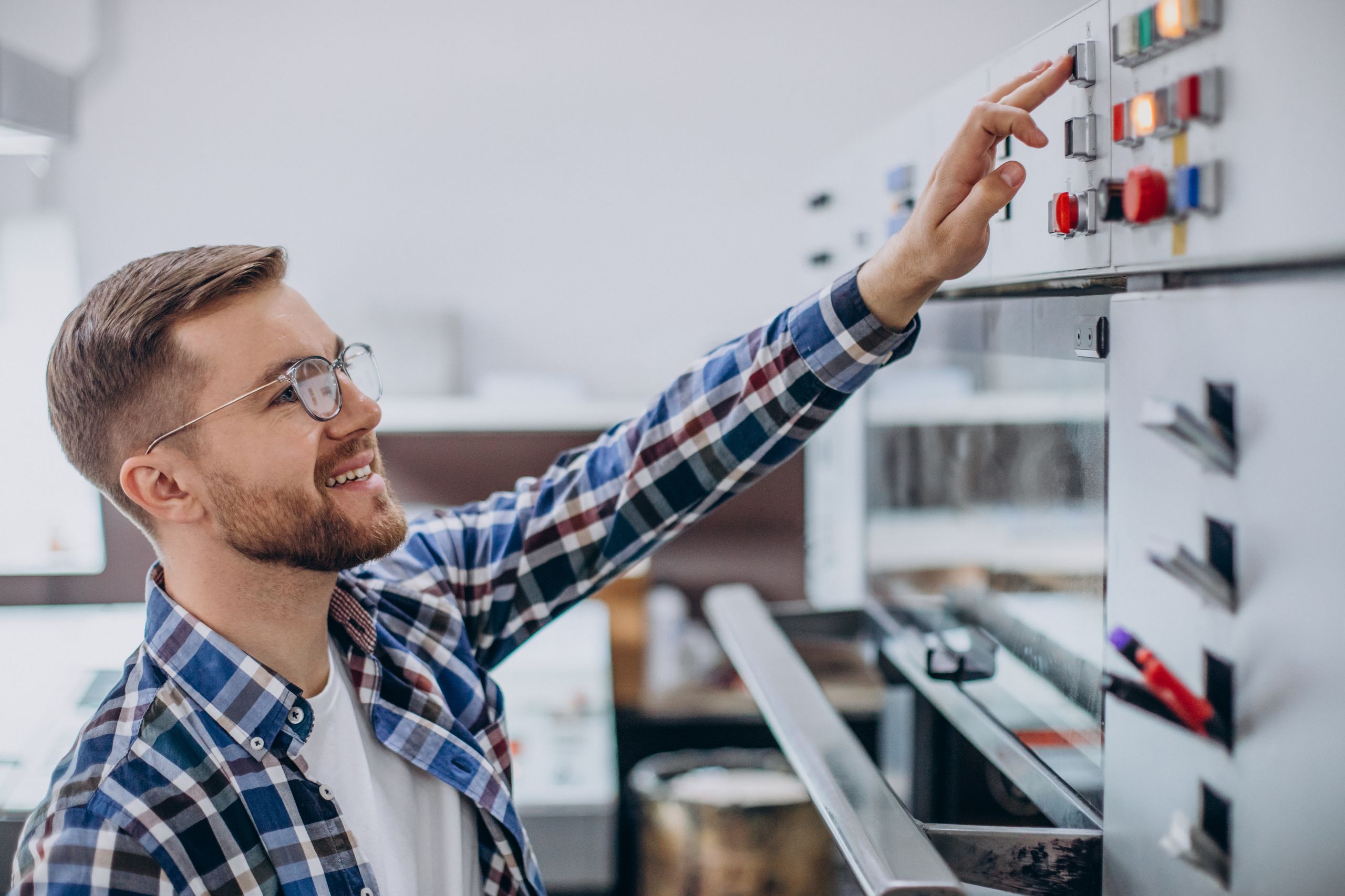 Il nostro servizio di stampa online personalizzato ti connette con esperti di stampa che selezionano con competenza colori e finiture adatti al tuo progetto. Ogni design è personalizzato secondo le tue specifiche exact, garantendo qualità superiore e risultati professionali. Dalla corrispondenza dei colori alla selezione dei materiali, il nostro team ti guida in ogni fase del processo di stampa.