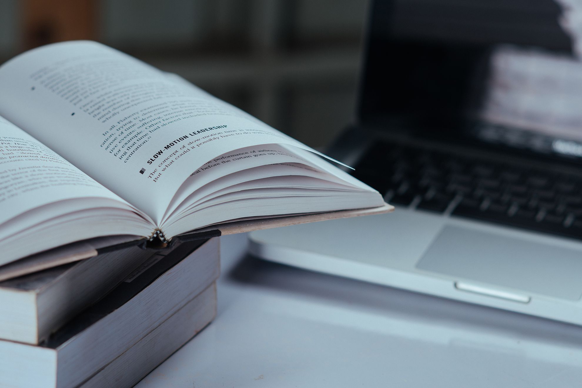 Stampa presentazioni aziendali personalizzate online con Sprint24 e presenta le tue idee con professionalità. I materiali stampati di alta qualità impressionano i tuoi clienti e garantiscono che le informazioni chiave siano comunicate con chiarezza e impatto. Il nostro servizio di stampa online assicura consegna veloce per le tue esigenze di presentazione.