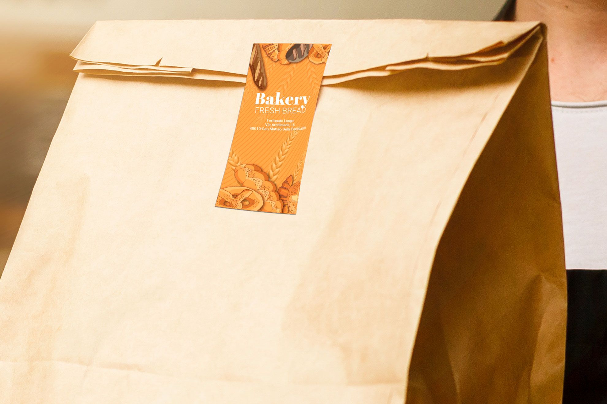 Esempio perfetto di adesivi rettangolari personalizzati utilizzati come etichette sospese ed etichette di prodotto. Ideale per il branding, il miglioramento dell'imballaggio e le applicazioni retail. Crea i tuoi adesivi rettangolari personalizzati con Sprint24 per una qualità professionale a prezzi competitivi.