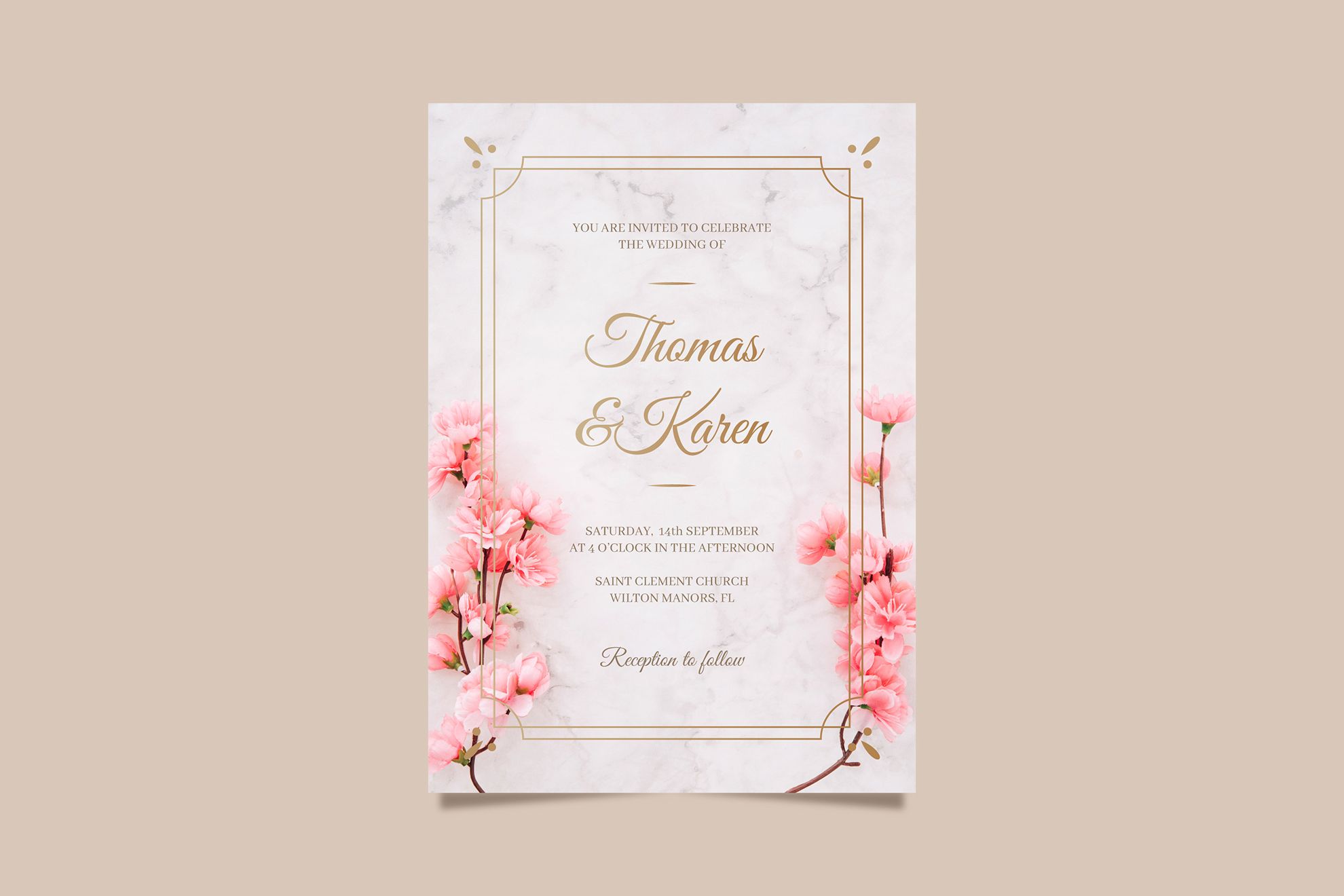 Inviti matrimoniali stampati eleganti con delicati accenti floreali rosa e bordi dorati sofisticati. Sprint24 offre inviti di matrimonio di qualità superiore stampati professionalmente con materiali premium per il vostro grande giorno. Personalizzate e ordinate bellissimi inviti di matrimonio online per cerimonie che richiedono eleganza e stile.