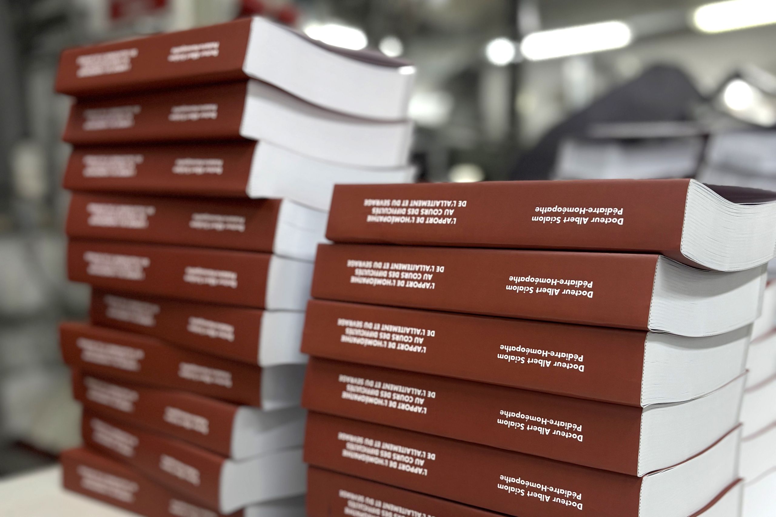 Libri rilegati personalizzati perfettamente adatti ai progetti editoriali tra cui cataloghi, riviste e pubblicazioni professionali. Il nostro servizio di stampa online offre libri rilegati di alta qualità con opzioni di personalizzazione complete. La finitura e la rilegatura esperte garantiscono risultati professionali a prezzi competitivi.