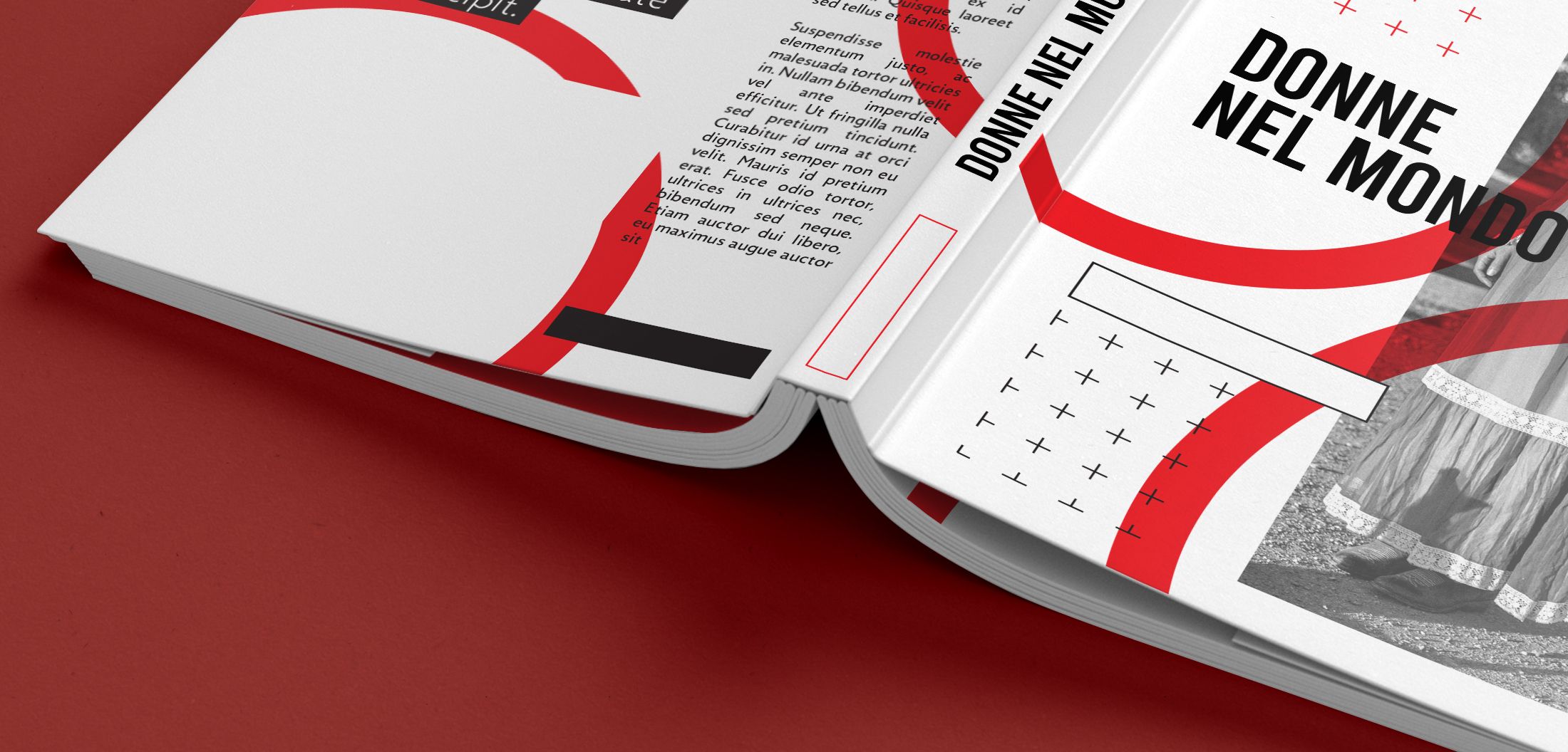 Fotografia di libro aperto mostrando rilegatura in filo refe professionale e impaginazione interna. La tecnica di rilegatura in filo refe assicura durabilità e qualità per libri e brochure stampati personalizzati.