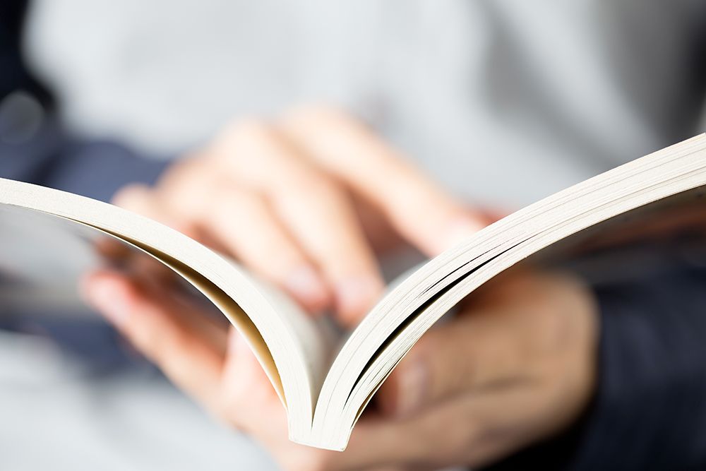 Stampa libri di qualità professionale online con il nostro servizio di stampa digitale pratico e veloce. Ordina il numero di copie che ti serve—siamo specializzati in piccoli e grandi tirature—tutto a prezzi vantaggiosi. Ricevi volumi di qualità superiore pronti per l'uso o la distribuzione.