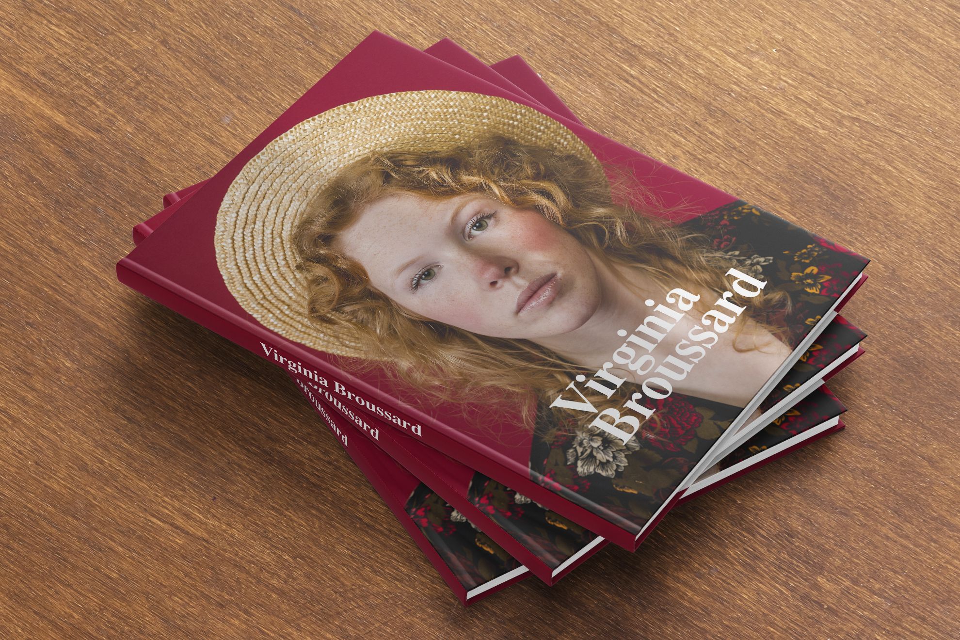 Questa pila di libri rilegati bordeaux illustra soluzioni di stampa editoriale professionale con capacità di design personalizzato. Perfetto per la pubblicazione di libri, cataloghi e riviste di alta qualità con illustrazioni e copertine personalizzate. I servizi di stampa editoriale personalizzata offrono risultati di qualità superiore per editori e aziende.