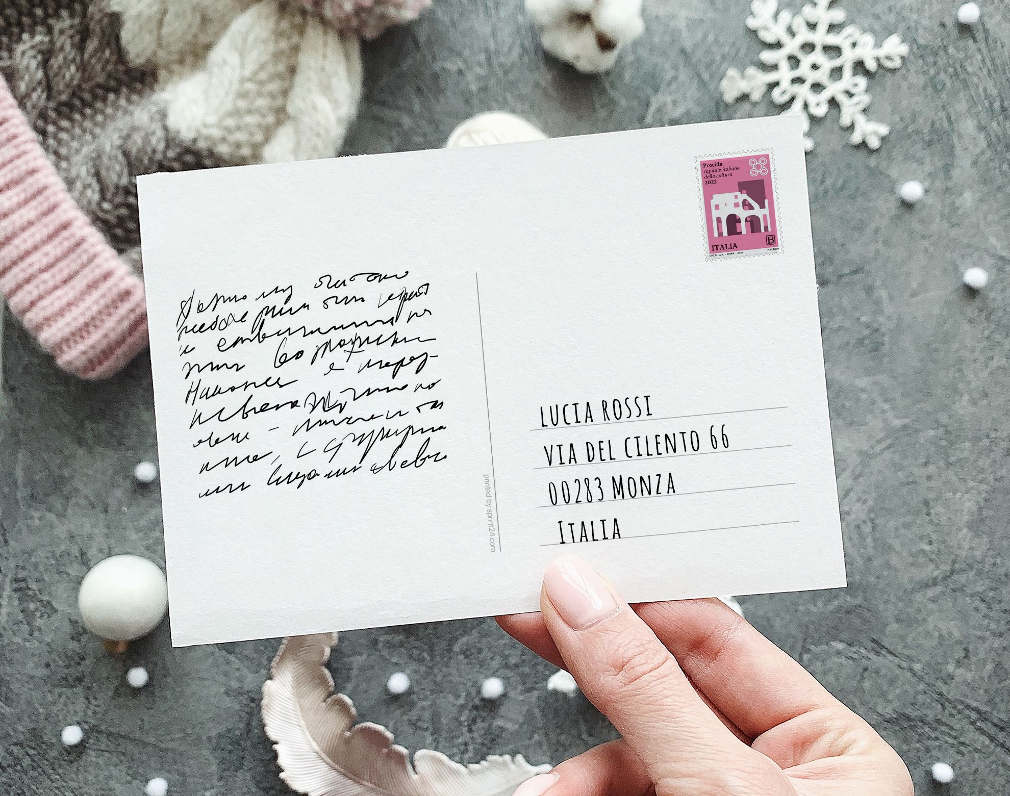 Questo retro cartolina elegante presenta linee di indirizzo nette e spazio dedicato ai messaggi scritti a mano personalizzati. Perfetto per cartoline stampate su misura con template di layout professionali pronti all'invio, con design unici e sconti fino al 40%. Ideale per comunicazioni personali e aziendali con stampa di qualità.