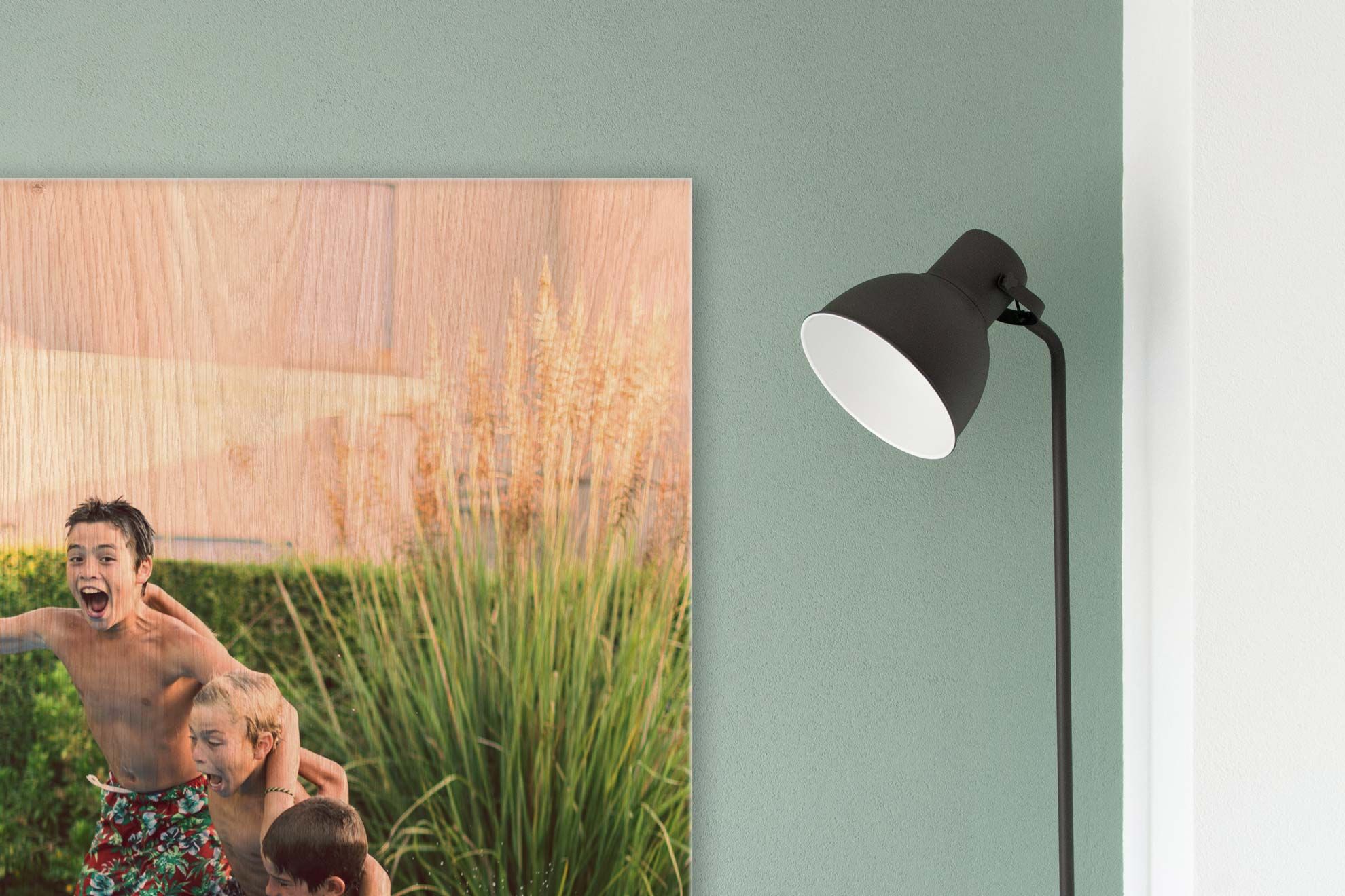 La stampa diretta su legno trasforma i momenti familiari in un'opera d'arte murale straordinaria che combina unicità, bellezza e stile duraturo. I colori vibranti e la texture naturale del legno creano un display caldo e personalizzato, perfetto per gli spazi familiari. Ideale per dare vita ai ricordi preziosi con qualità d'immagine eccezionale e durabilità comprovata.