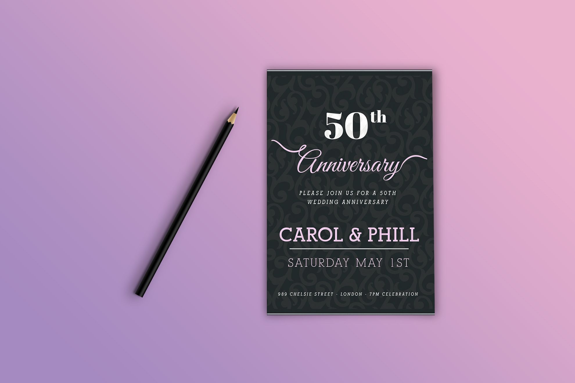 Invito 50esimo anniversario su cartoncino premium tipografia bianca sfondo grigio. Sprint24.