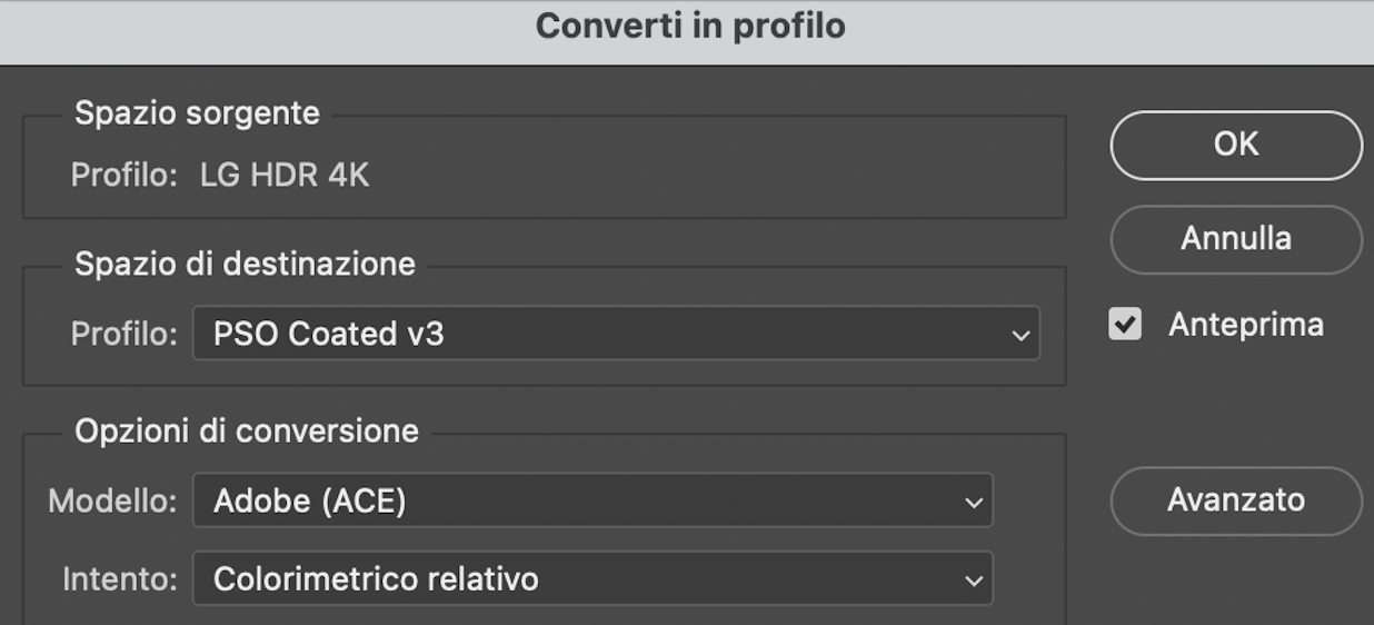 Aperto il file RGB, il comando da utilizzare è **Modifica &amp;amp;amp;gt; Converti in profilo**. Nella finestra che si apre:

1. Sotto **Spazio sorgente** vedi il profilo RGB del file (di solito sRGB o Adobe RGB)
2. Sotto **Spazio di destinazione** seleziona il profilo CMYK corretto per la tua stampa (FOGRA 51 o 52)
3. Imposta **Adobe (ACE)** come motore di conversione
4. Scegli l'intento d…