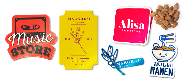 Assortimento di adesivi sagomati con sagome personalizzate: sticker cassetta Music Store, etichetta sapone Marchesi Saponi, sticker quadrato Alisa Boutique, adesivo ramo d'ulivo e personaggio ramen. Sprint24 stampa adesivi PVC sagomati in qualsiasi silhouette personalizzata, ideali per packaging, brand identity e promozioni creative.