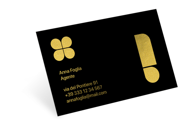 Stampa biglietti da visita carta nera: bianco coprente su cartoncino nero, oro a caldo, personalizzazione online. Sprint24, qualità tipografica garantita.
