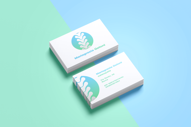 Presenta il tuo studio di osteopatia con biglietti da visita professionali dal design moderno e branding benessere. Questi biglietti di alta qualità combinano un'estetica elegante con informazioni di contatto pratiche, perfetti per sviluppare le relazioni con i clienti. Ideali per gli osteopati che desiderano fare un'impressione duratura in ogni interazione con i pazienti.