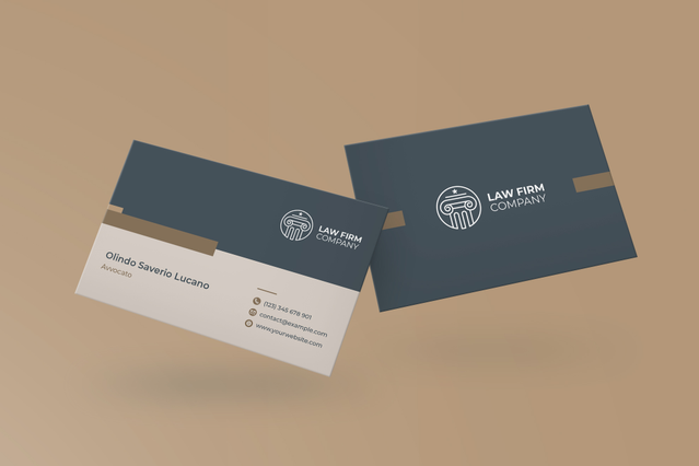 Biglietti da visita professionali progettati per avvocati e studi legali. Questo design personalizzabile blu scuro e bianco mostra sofisticatezza e affidabilità, con un layout equilibrato perfetto per i professionisti legali. Ideale per il networking e lasciare un'impressione duratura presso i vostri clienti.