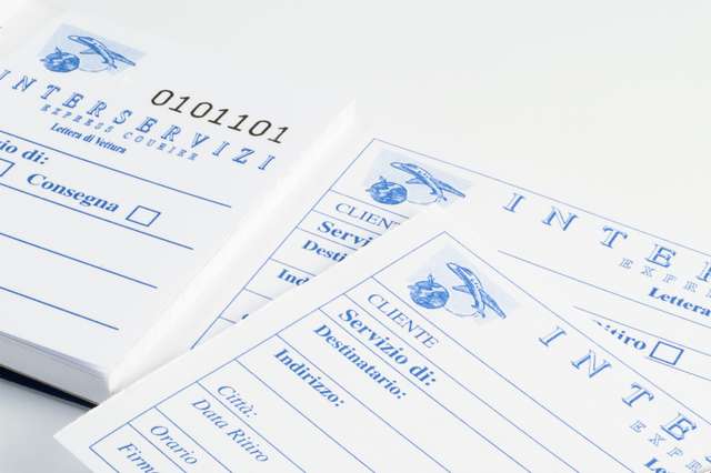 Blocchi numerati stampati con numerazione progressiva e bordi perforati per una separazione netta. Ideale per ammissioni agli eventi, biglietti della lotteria e applicazioni di biglietti numerati, stampati in 1 colore Pantone blu su carta arcoset 100 gr con punti metallici e perforazione.