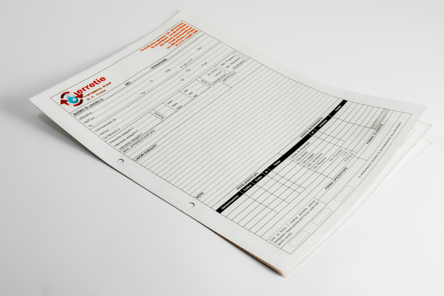 Crea moduli professionali e blocchi per appunti in carta chimica con branding personalizzato e design rigato pulito. La stampa su carta chimica Sprint24 combina durabilità e eccellente scrivibilità per la corrispondenza aziendale. Perfetto per blocchi per appunti, moduli e applicazioni di conservazione dei registri professionali.
