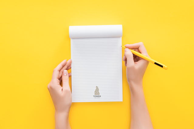 Cattura le tue idee con questo blocco notes personalizzato, perfetto per riunioni, lavoro in ufficio e sessioni di studio. Usalo per prendere appunti durante conferenze, compiti quotidiani e attività professionali, mantenendo i tuoi pensieri organizzati. Ideale sia per ambienti d'ufficio che per uso personale.