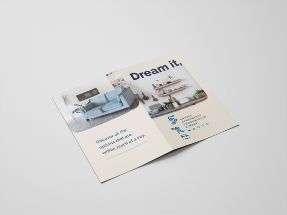 Questo campione di brochure pieghevole mostra un design professionale ideale per promuovere i servizi di interior design e i prodotti di arredamento. Le brochure pieghevoli personalizzate offrono un modo elegante per presentare la tua azienda con immagini di alta qualità e informazioni di contatto dettagliate. Perfetto per le campagnie di marketing, il nostro servizio di stampa online garantisce …