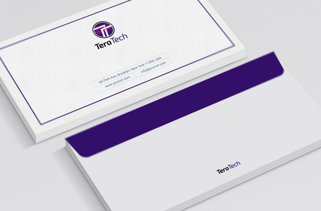 Due buste da lettera personalizzate per imbustamento automatico con branding 'TeraTech', fronte con logo e indirizzo aziendale e retro con patta viola scuro brandizzata. Sprint24 stampa buste per imbustamento automatico in carta usomano da 80 gr, con o senza finestra — perfette per mailing aziendali massivi, fatture e direct marketing.