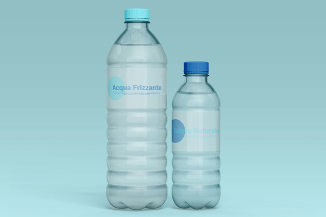 Etichette PVC trasparenti su bottiglie Acqua Frizzante e Naturale. Adesivi chiari 12-24 mesi Sprint24.