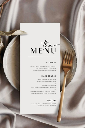 Scopri le nostre eleganti carte menù per matrimoni, perfette per il tuo grande giorno. Questo design formale presenta stampa di qualità premium con tipografia sofisticata, pronto per personalizzare online. Crea il tuo menu unico con il servizio di stampa professionale di Sprint24.