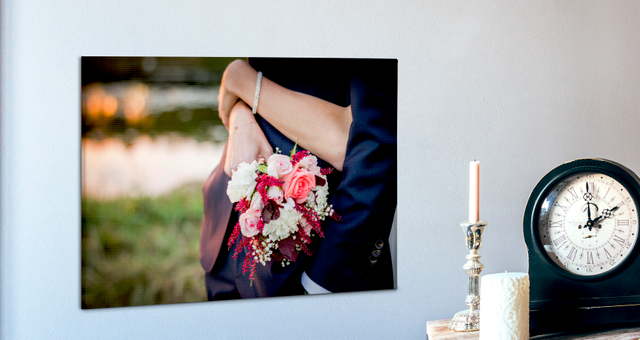 Tela matrimonio con bouquet sposa e abito sposo. Trasforma le foto di matrimonio in decorazione murale senza tempo.