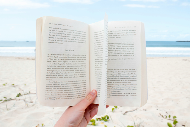 Scopri la gioia della stampa di libri tascabili personalizzati con i nostri libri tascabili resistenti e di alta qualità. Perfetti per viaggiatori, studenti e amanti dei libri, i nostri libri tascabili uniscono un design elegante alla portabilità per leggere ovunque. Ordina il tuo libro tascabile personalizzato online oggi e ricevi un libro stampato professionalmente pronto per le tue avventure.