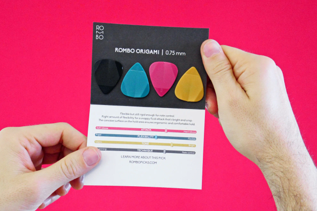 Anteprima dei formati di volantini personalizzabili con opzioni di colori vibranti per la stampa professionale. Il nostro servizio online ti permette di creare volantini di alta qualità con scelte di colori personalizzati a prezzi competitivi. Scegli tra diverse variazioni di design per corrispondere alla tua identità di marca e alle tue esigenze di marketing.