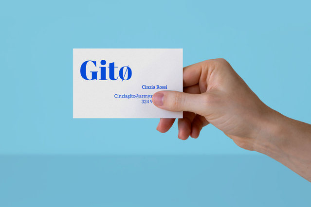 Questo biglietto da visita premium mostra un design pulito e minimalista con tipografia audace, perfetto per professionisti, manager e avvocati che cercano cancelleria di lusso. Il biglietto elegante cattura l'estetica raffinata che lascia un'impressione duratura negli affari. Personalizzalo con il tuo marchio e ricevilo con spedizione veloce in 24 ore.
