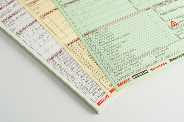 I nostri blocchi autocopianti personalizzati combinano la tecnologia multicolore in carta autocopiante per la stampa di duplicati professionale. Questi moduli resistenti funzionano perfettamente per fatture, ordini e documenti di spedizione. Sprint24 fornisce blocchi autocopianti premium con qualità coerente su tutte le copie.