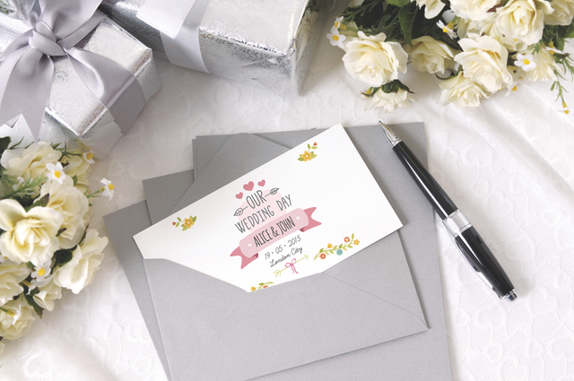 Partecipazione matrimonio stampata premium con design floreale elegante. Personalizza la tua partecipazione con stampa raffinata e testo personalizzato. Crea partecipazioni memorabili con i servizi di personalizzazione di Sprint24.