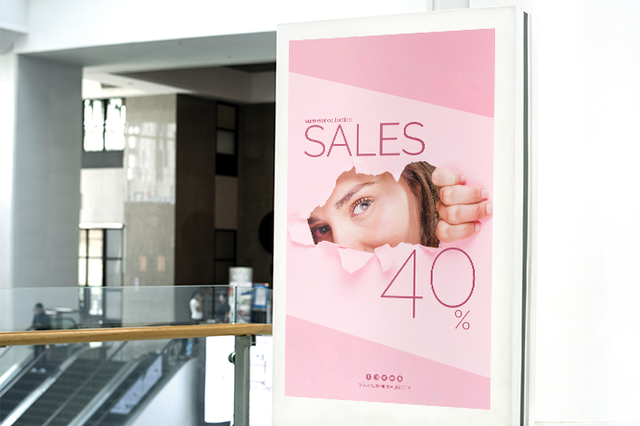 Questo poster personalizzato 50x70 mostra un design promozionale moderno, perfetto per visualizzare campagne di vendita e messaggi di marketing negli spazi commerciali e residenziali. Il grande formato massimizza la visibilità e l'impatto di qualsiasi annuncio. Una soluzione conveniente e versatile per una comunicazione promozionale efficace.