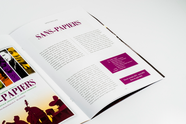 Esempio professionale di rilegatura punto metallico applicato a pubblicazioni personalizzate di alta qualità. Questo magazine presenta pagine magenta dai colori vivaci con una rilegatura punto metallico perfettamente eseguita che garantisce durabilità e una finitura di prestigio. Vetrina ideale della qualità di design di stampa per riviste, opuscoli e pubblicazioni rilegabili professionalmente.