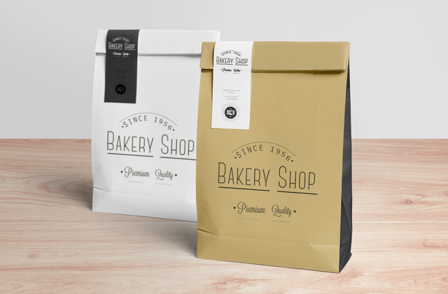 Sacchetti bianco e kraft Bakery Shop Since 1956 sigillati con etichette PVC personalizzate. Sprint24.