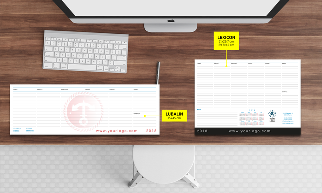 Scopri uno spazio di ufficio moderno che presenta il planning da tavolo stampato di Sprint24 con blocchi di planning settimanali. I nostri calendari da tavolo di alta qualità sono progettati per l'organizzazione efficiente della scrivania e la gestione delle attività. Crea il tuo planning da tavolo personalizzato online su Sprint24.