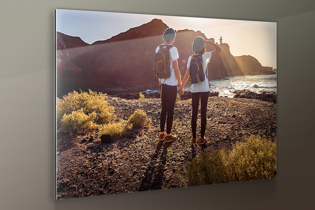Stampa foto su alluminio su pannelli dibond da 3 mm. Scegli tra carta fotografica Kodak, stampa diretta UV biancobianco e spazzolato. Ordina online su misura.