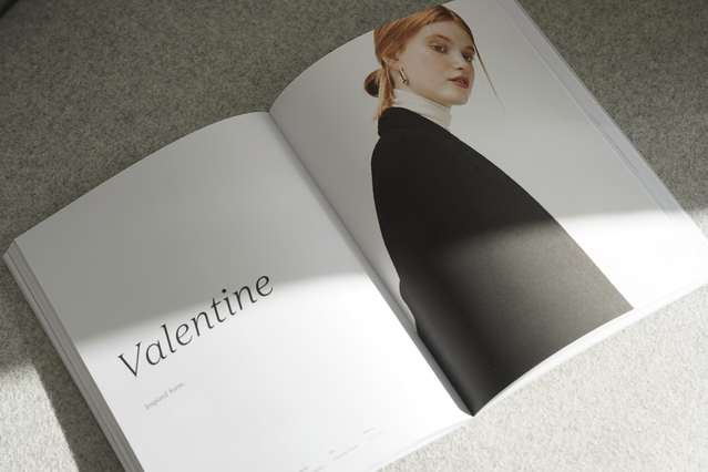 Lookbook Valentine stampato professionalmente per collezioni moda e lavori creativi portfolio. Sprint24.