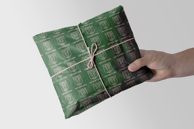 Carta regalo personalizzata caratterizzata da un motivo distintivo di simboli dollaro su sfondo verde, perfetta per regali aziendali e imballaggio aziendale. Questo rotolo di carta personalizzato migliora la presentazione del tuo marchio con un design unico e professionale che rende memorabile la consegna di regali per clienti e dipendenti. Ideale per aziende e imprenditori che cercano soluzioni …