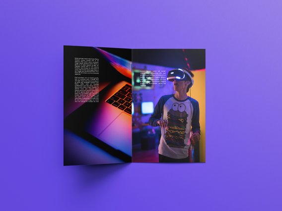Questo pieghevole A5 stampato presenta colori neon audaci e un design geometrico moderno, perfetto per materiali di marketing accattivanti e campagne promozionali. Personalizza la tua stampa pieghevole A5 con grafiche personalizzate per creare un'esperienza di marca unica per il tuo pubblico.