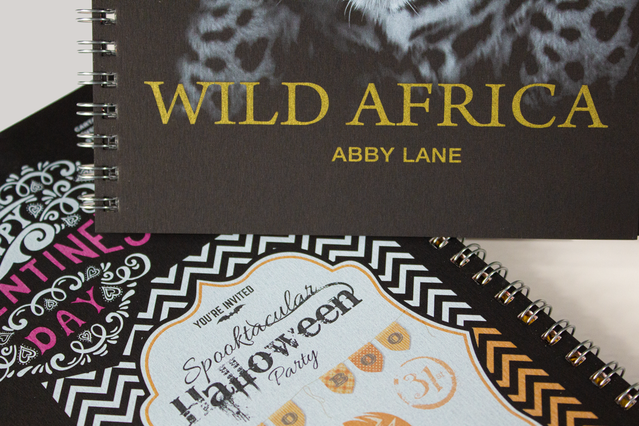 Tre quaderni spirale Wild Africa oro foil Valentine UV e copertine. Tre quaderni con finiture premium: Wild Africa foil oro, Valentine UV e Halloween stampa. Sprint24.