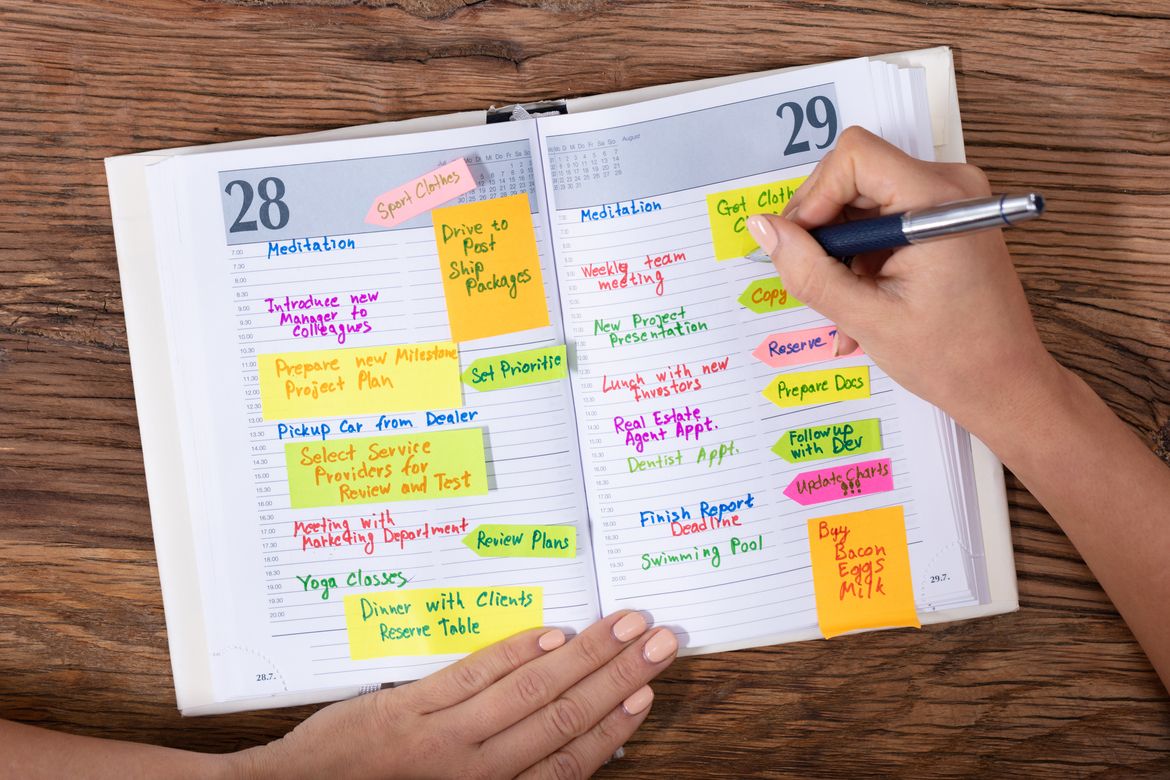 Come organizzare l'agenda e sopravvivere al caos degli impegni!: SOS pianificazione quotidiana? Ecco come organizzare l’agenda dei tuoi appuntamenti in maniera efficace e funzionale per non tralasciare alcun impegno! Come organizzare l'agenda e sopravvivere al caos degli impegni!: SOS pianificazione quotidiana? Ecco come organizzare l’agenda dei tuoi appuntamenti in maniera efficace e funzionale per non tralasciare alcun impegno!