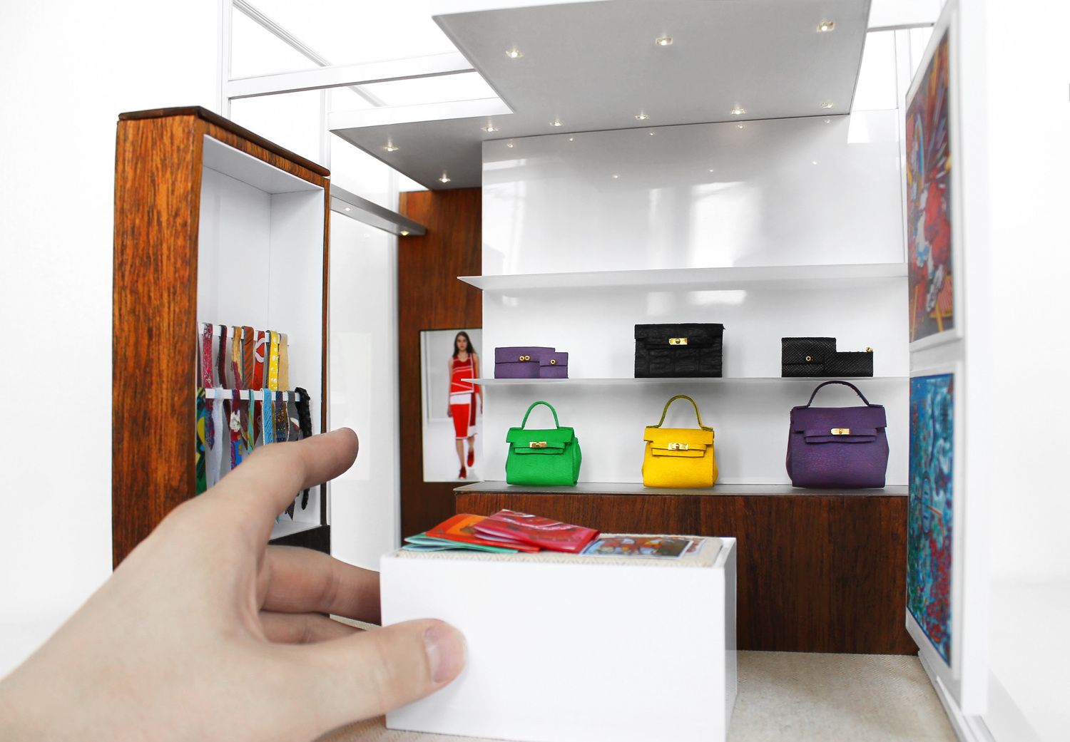 Le grandi miniature di Philipp Nuveen: Phillip Nuveen è un artista di New York dai capelli improbabili che si diverte a ricreare miniature assolutamente fedeli di accessori di moda, design… Le grandi miniature di Philipp Nuveen: Phillip Nuveen è un artista di New York dai capelli improbabili che si diverte a ricreare miniature assolutamente fedeli di accessori di moda, design…