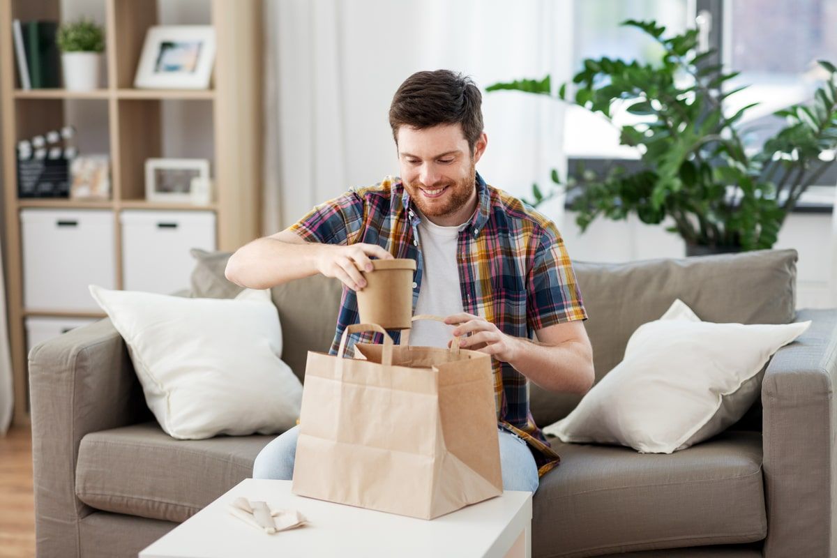Adesivi con logo: perché sono utili se fai delivery: Gli ordini aumentano a dismisura in modo inasp…