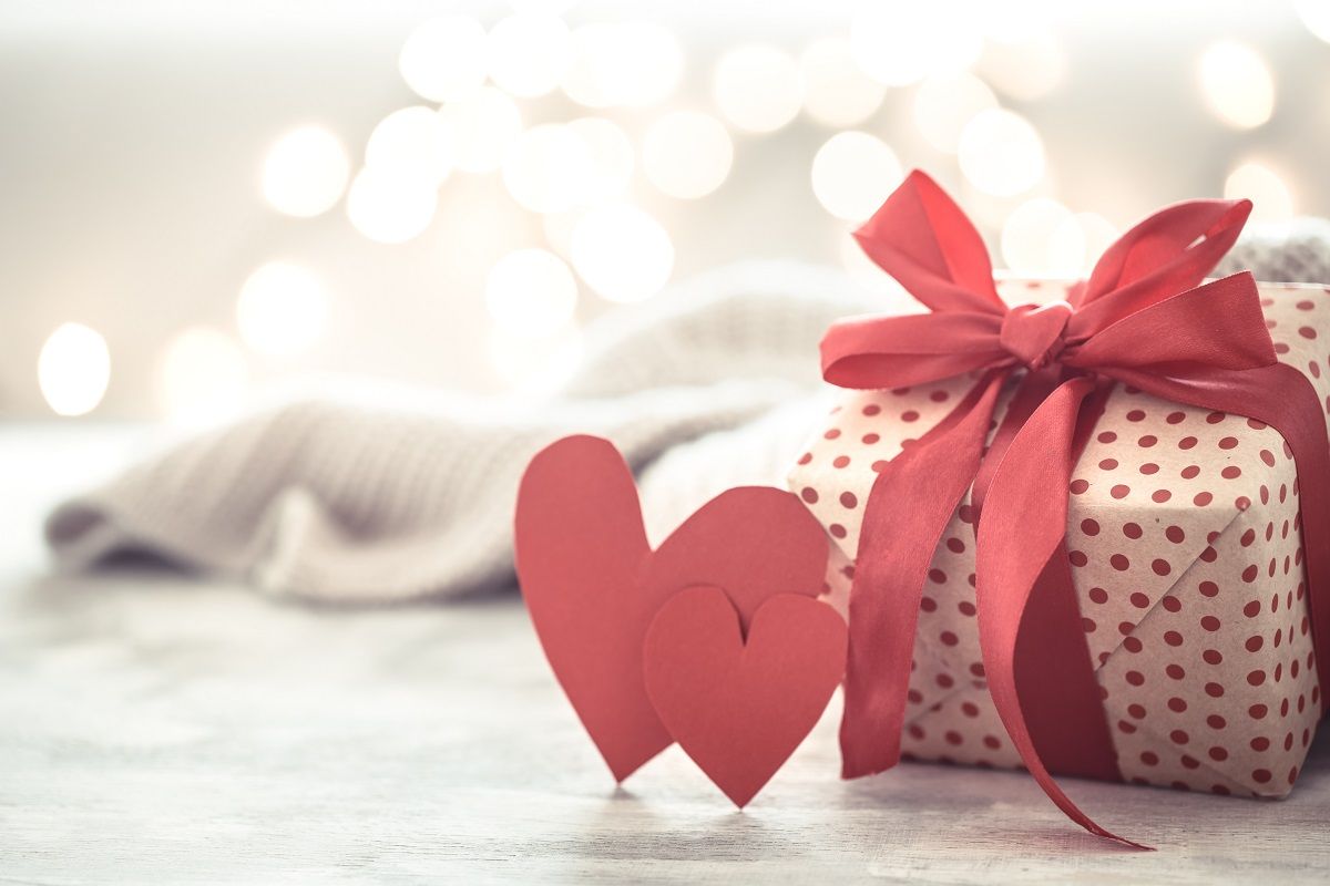 Buste per San Valentino: come presentare il tuo brand nelle confezioni regalo: La festa degli innamorati si avvicina e vuoi realizzare pacchetti originali per i clienti? Scopri le buste per San Valentino su Sprint24.