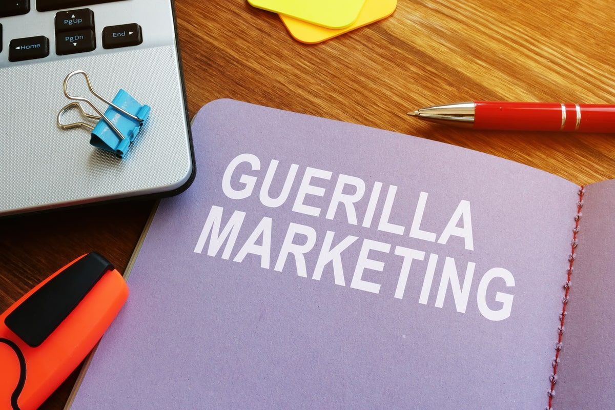 Strategia di guerrilla marketing? Falla a suon di adesivi!: Devi lanciare il tuo business nel merca…