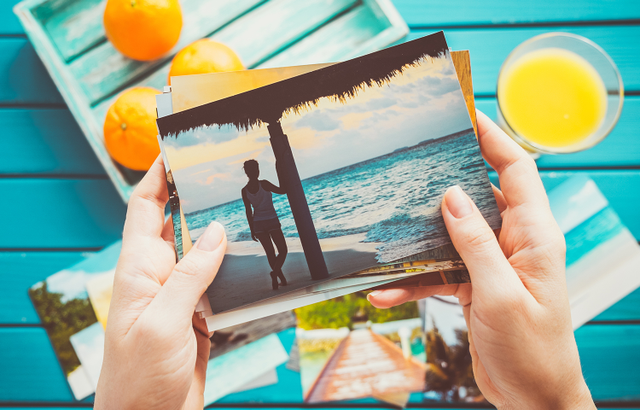 Come creare un album fotografico da regalare ad un'amica: Ecco qualche idea originale e creativa per creare un album fotografico con le foto più belle stampate nel formato che più vi piace. Scopri come su Sprint24!