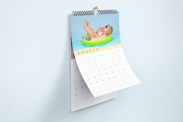 immagine: L'idea regalo creata ad hoc per famigliari e amici che vogliono donare i migliori ricordi, scegli la stampa di un calendario con foto.